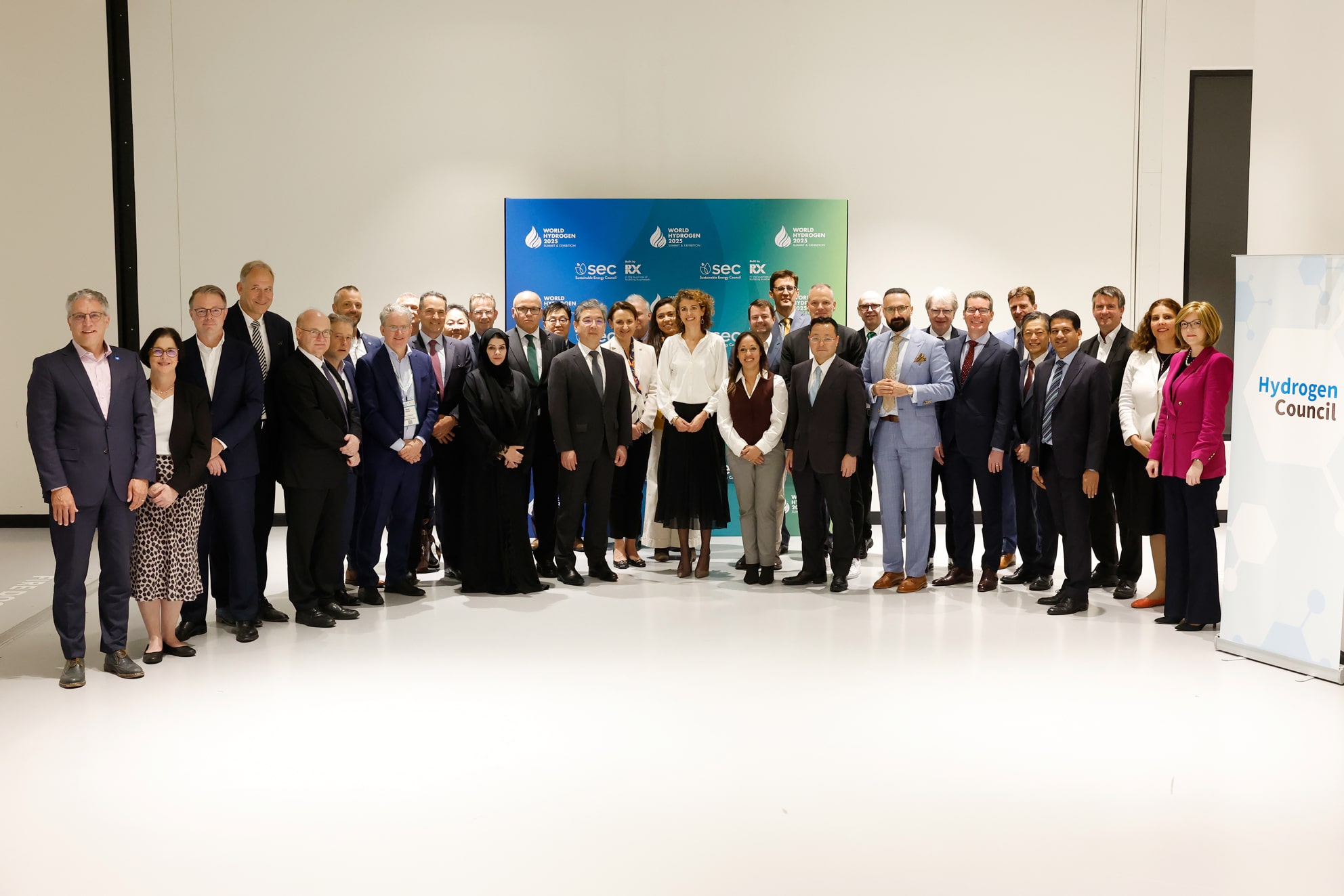 Global Leaders Commit to Accelerating International Hydrogen Supply Chains in Rotterdam Roundtable